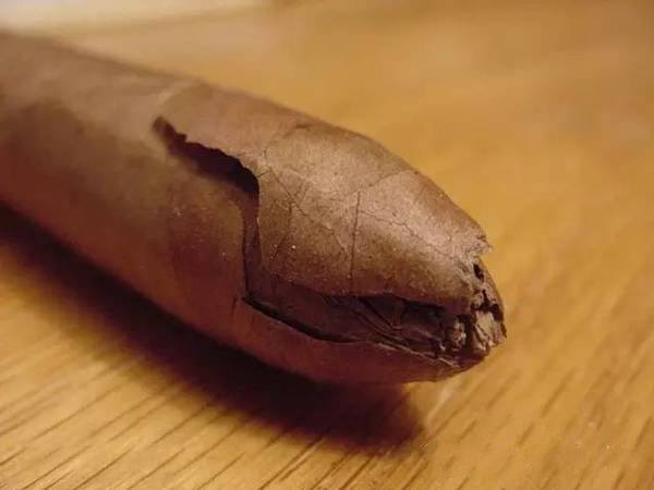 雪茄新手教學(十七) 雪茄應對方法 (一) 茄衣裂開怎麼辦？